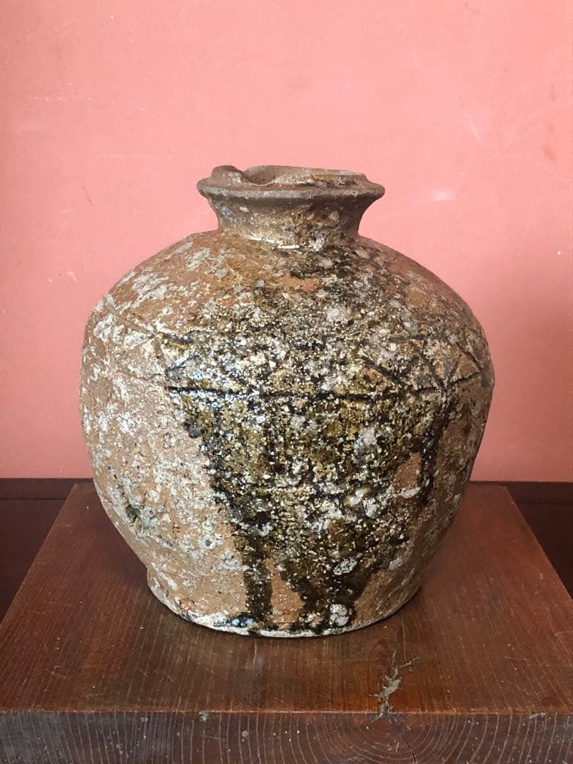 存在感抜群の古信楽桧垣文蹲壷、花生桐箱入