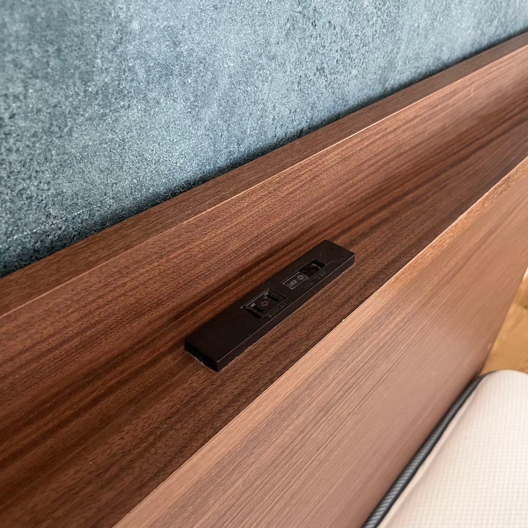 ★期間限定★【引き取り限定】セミダブルベッド（マットレス付）