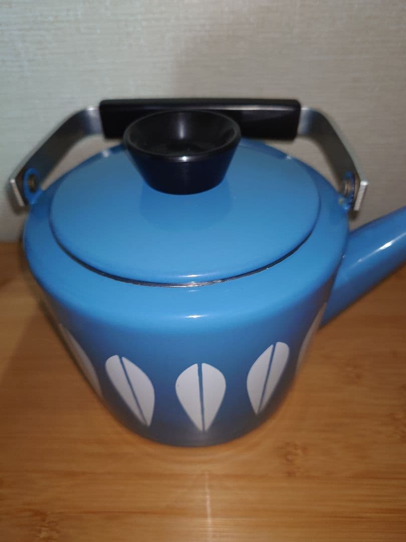 キャサリンホルム 青色のロータス模様のケトル