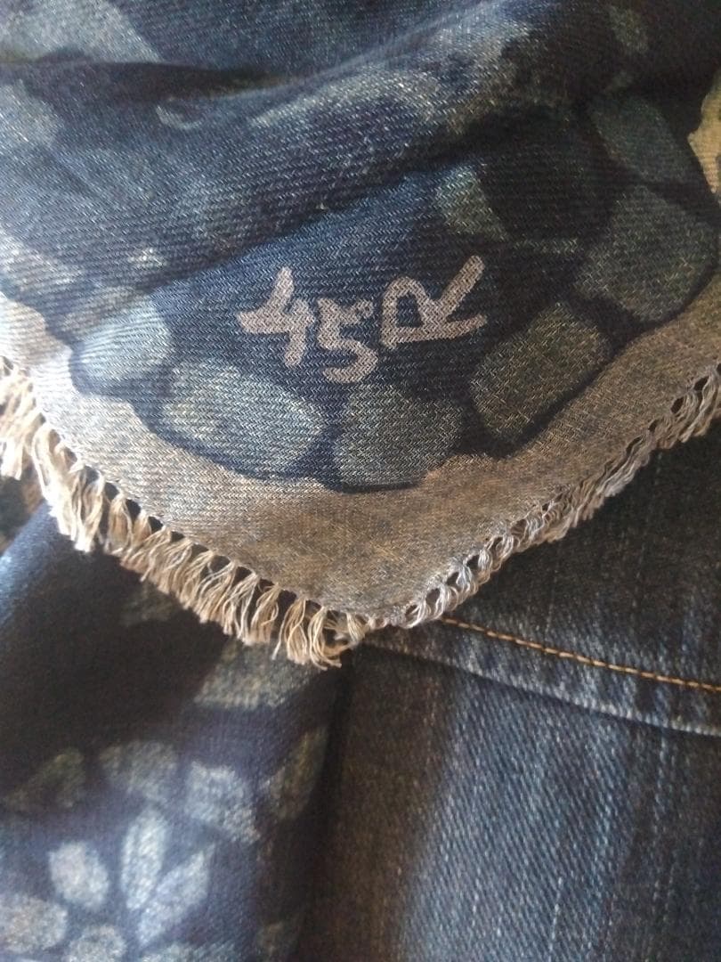 n*y様 【新品】45R　ネイビー色　多数の花柄プリント スカーフ　フリンジ付