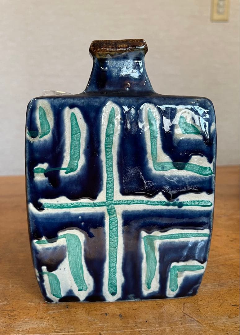 沖縄の陶芸家島袋常秀の花瓶