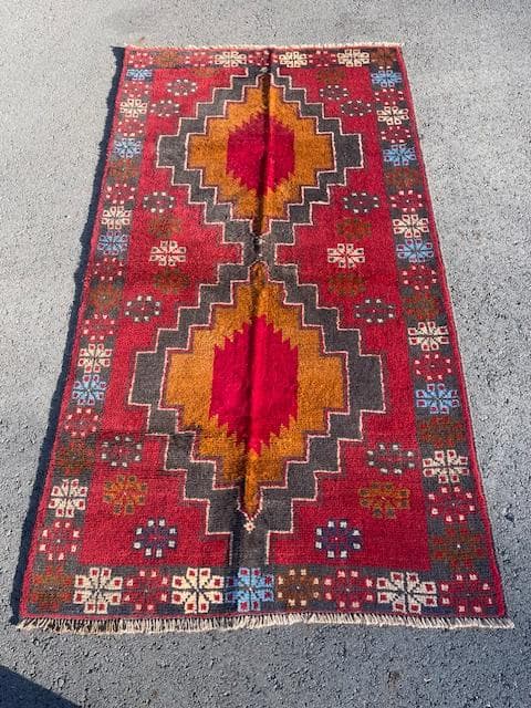 アンティークカフカズデザインのアフガニスタンバルーチラグ 187x103 cm