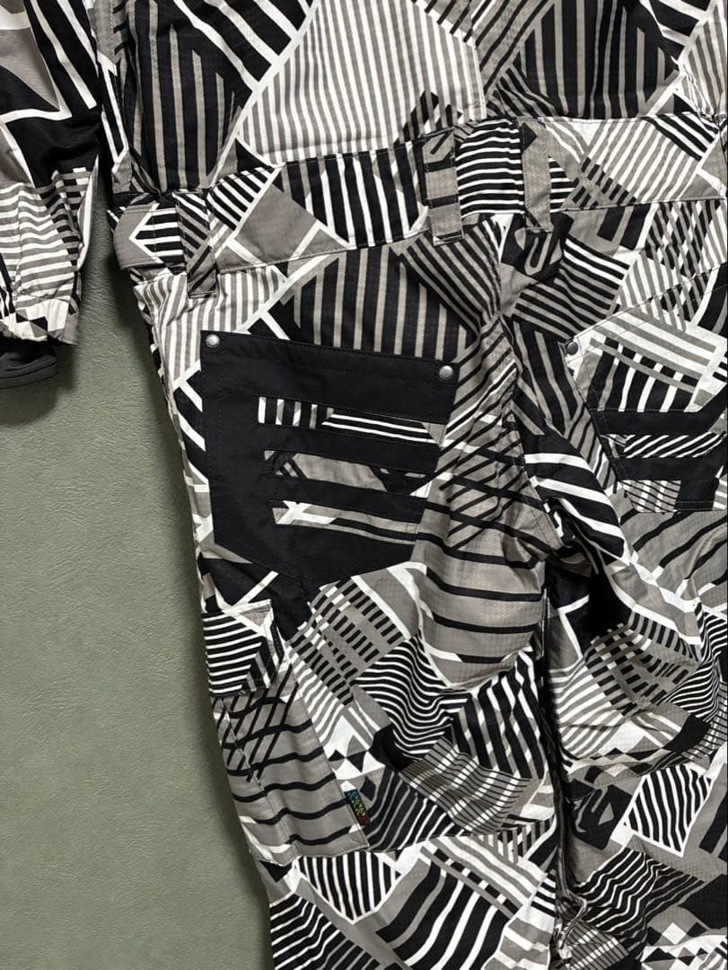 【美品】 ESTIVOエスティボ　スノーボードウェア　つなぎ　ジャンプスーツ　M