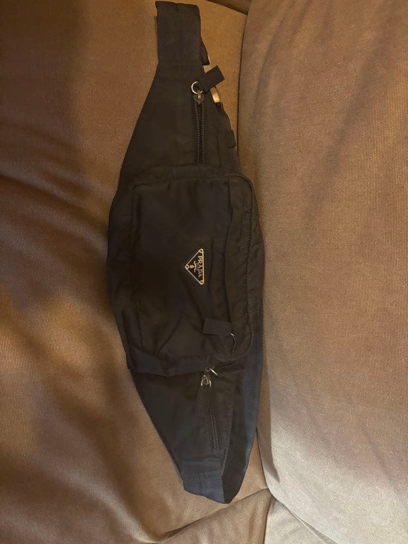 【極美品✨】プラダ ボディバッグ テスートナイロン 三角ロゴ 黒 V210