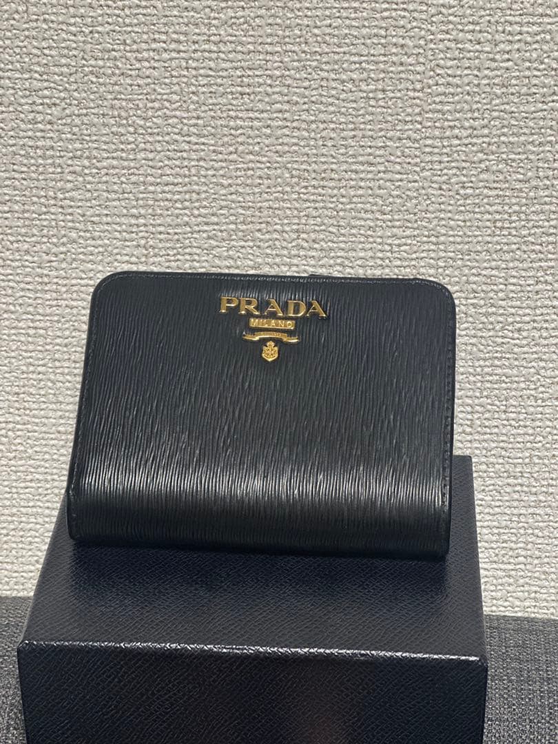 PRADA サフィアーノ二つ折り財布 ブラック