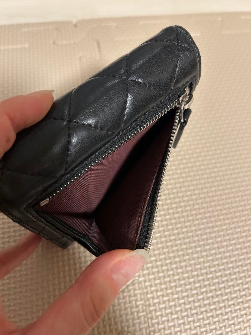 シャネル　二つ折り財布　クラシック　ラムスキン