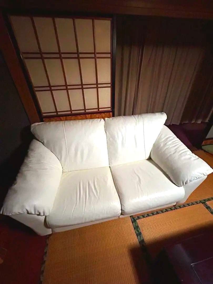 サコモデイ　ホワイトレザー 2人掛けソファ　Saccomodi