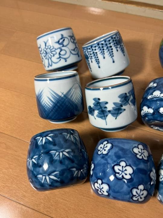 204 源右衛門　まとめ売り　花瓶1  湯呑8 猪口3 箸置3