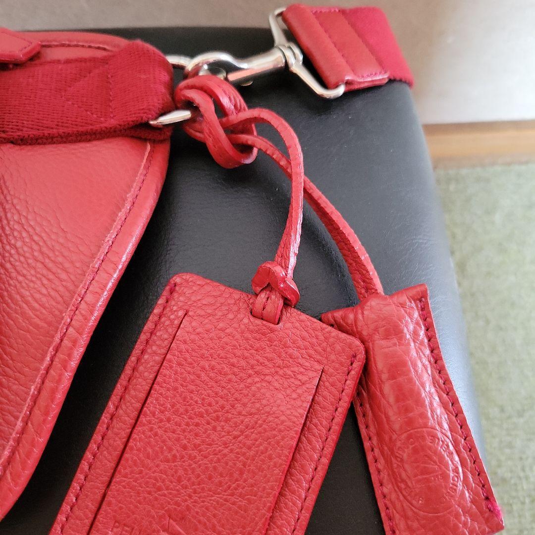 Pelle Morbida レッド ボディバッグ