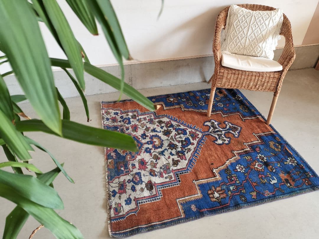 ブラウンとロイヤルブルーのヴィンテージトルコラグ　No.726