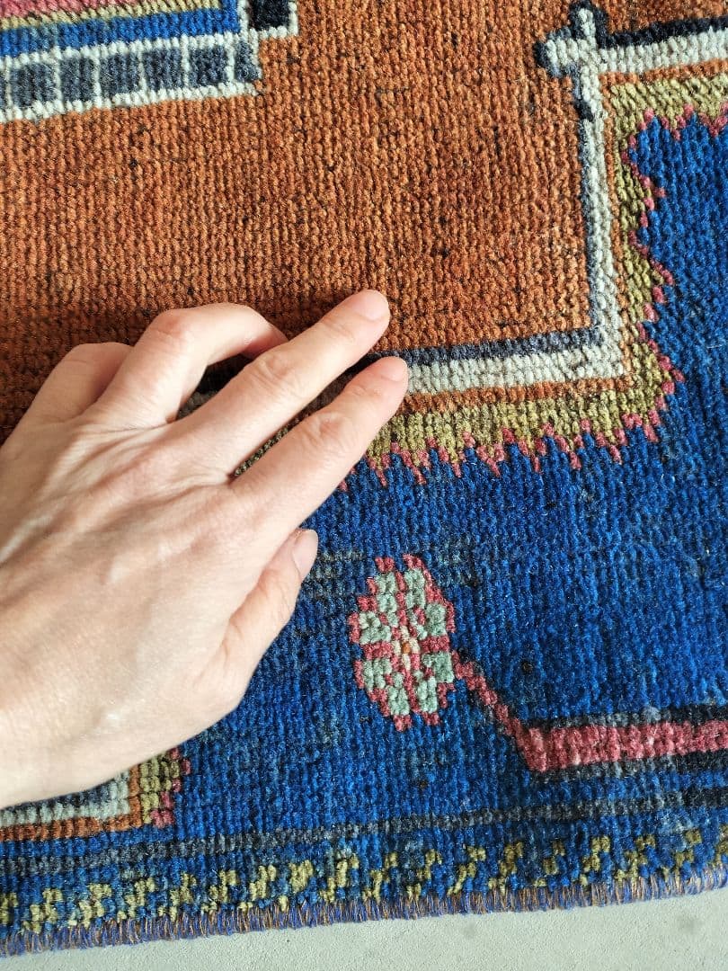 ブラウンとロイヤルブルーのヴィンテージトルコラグ　No.726