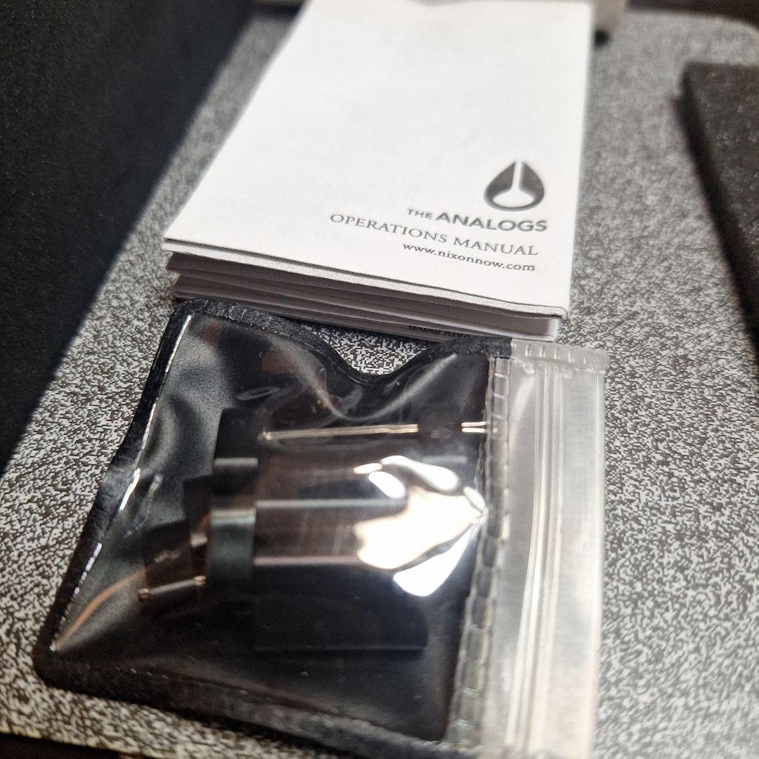 美品　NIXON 51-30 CHRONO ブラッククロノグラフ 箱・取説