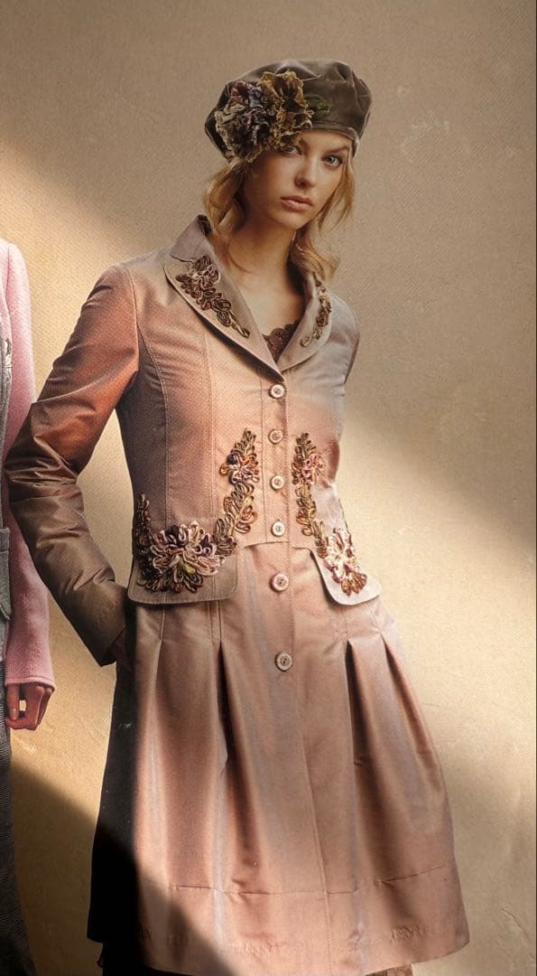 定価143000円インポート ロッサrossa刺繍付きベージュトレンチコート