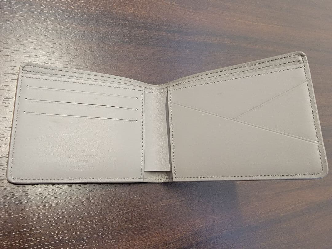 Louis Vuitton グレー 二つ折り財布