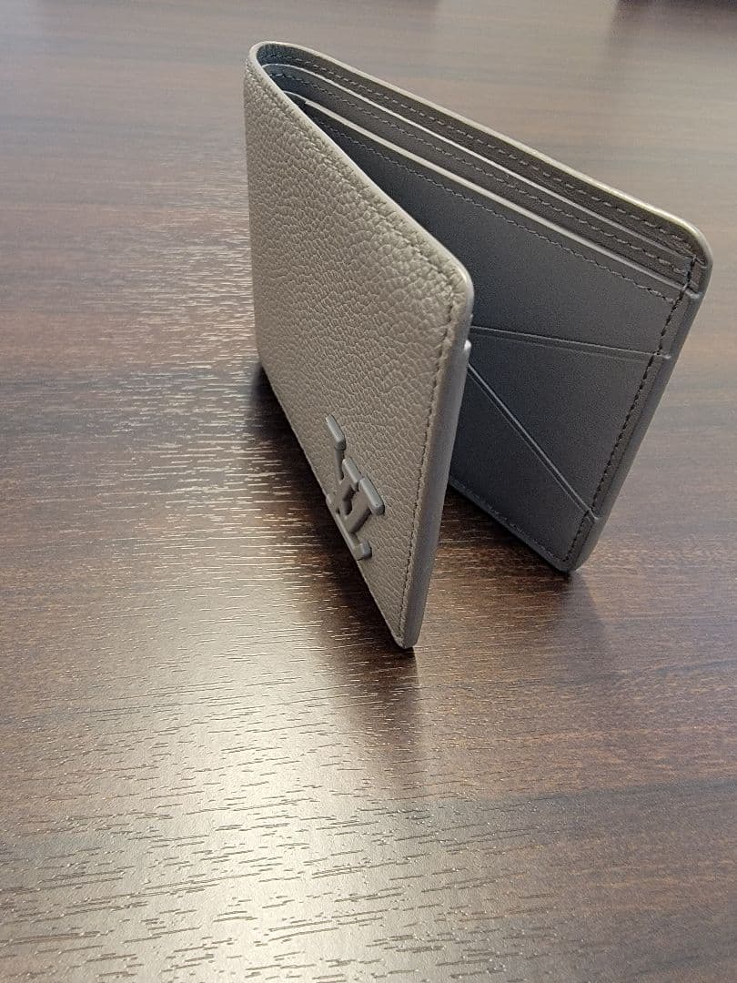 Louis Vuitton グレー 二つ折り財布