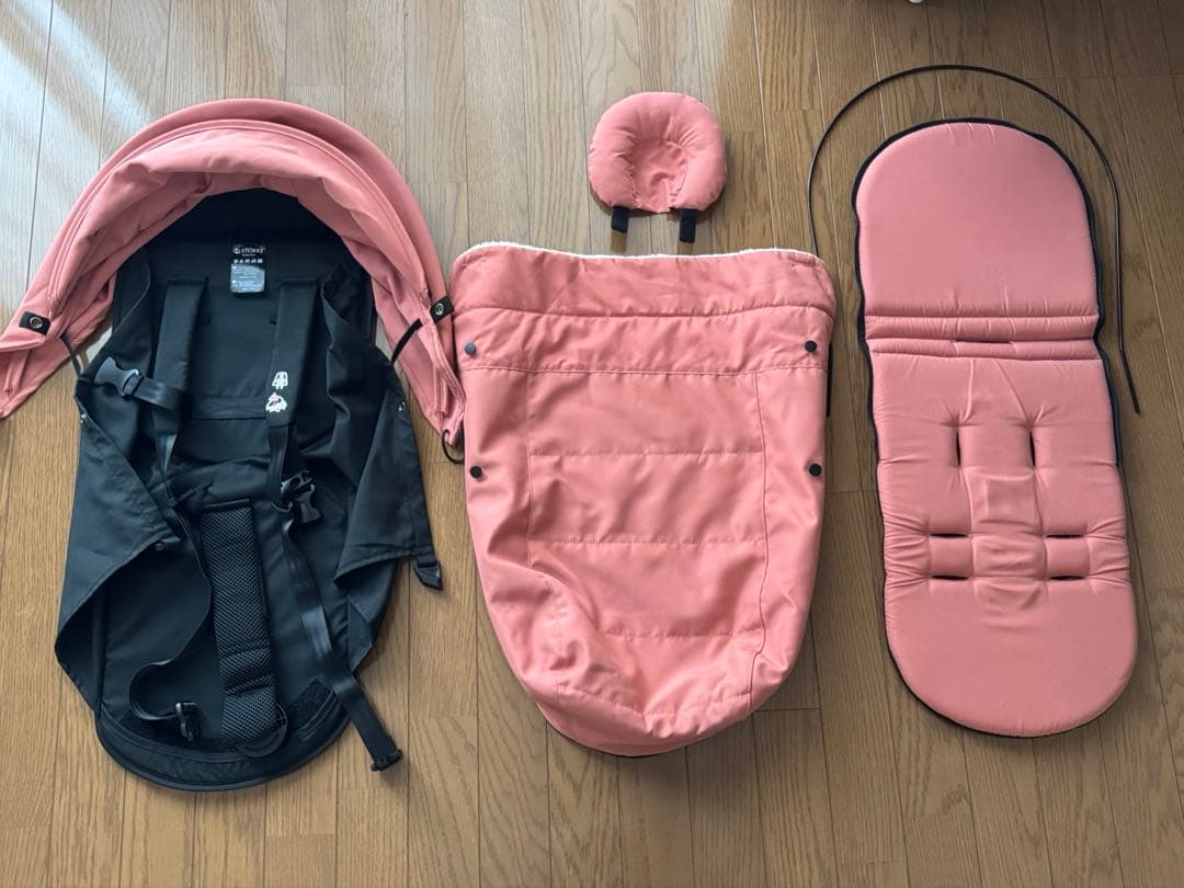【新品・美品】ストッケ YOYO のニューボーンパック＆レインカバーピンク