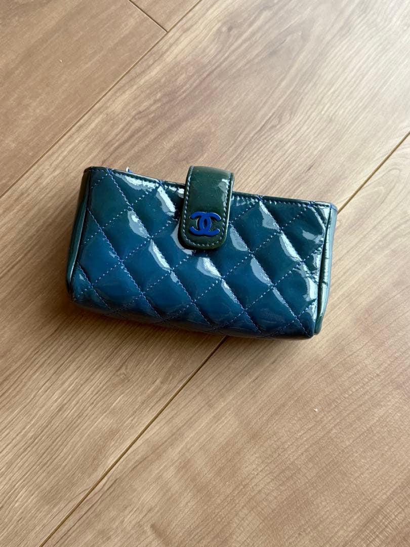 黒まめ※シャネル カードケース/キルティング　パテントレザー ブルー
