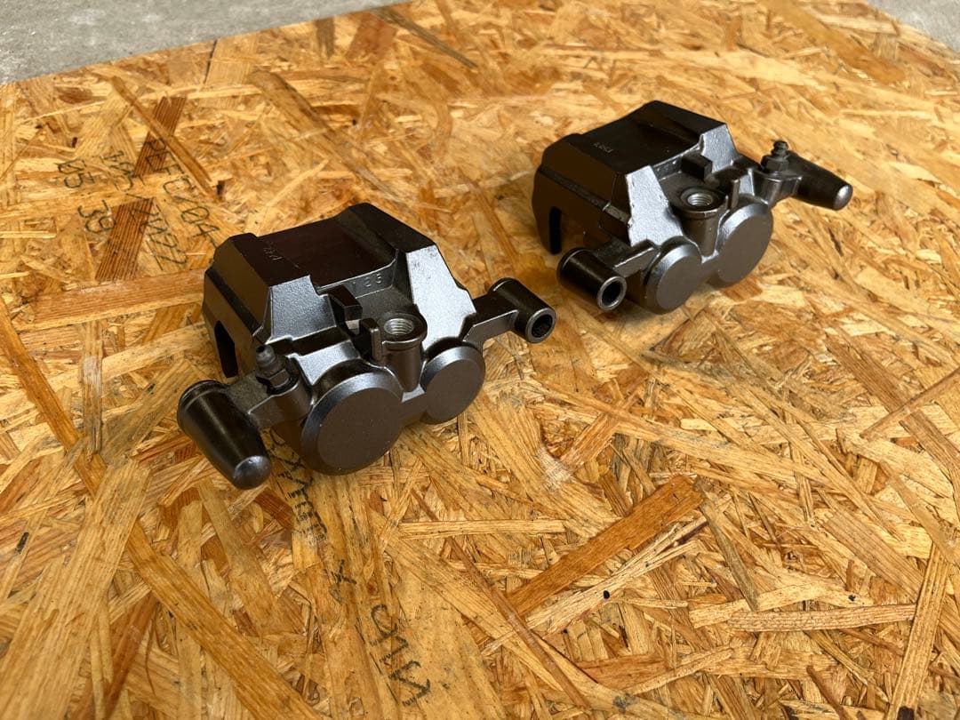 ゼファー400 左右キャリパー 純正ピストンシール交換済み 送料込み