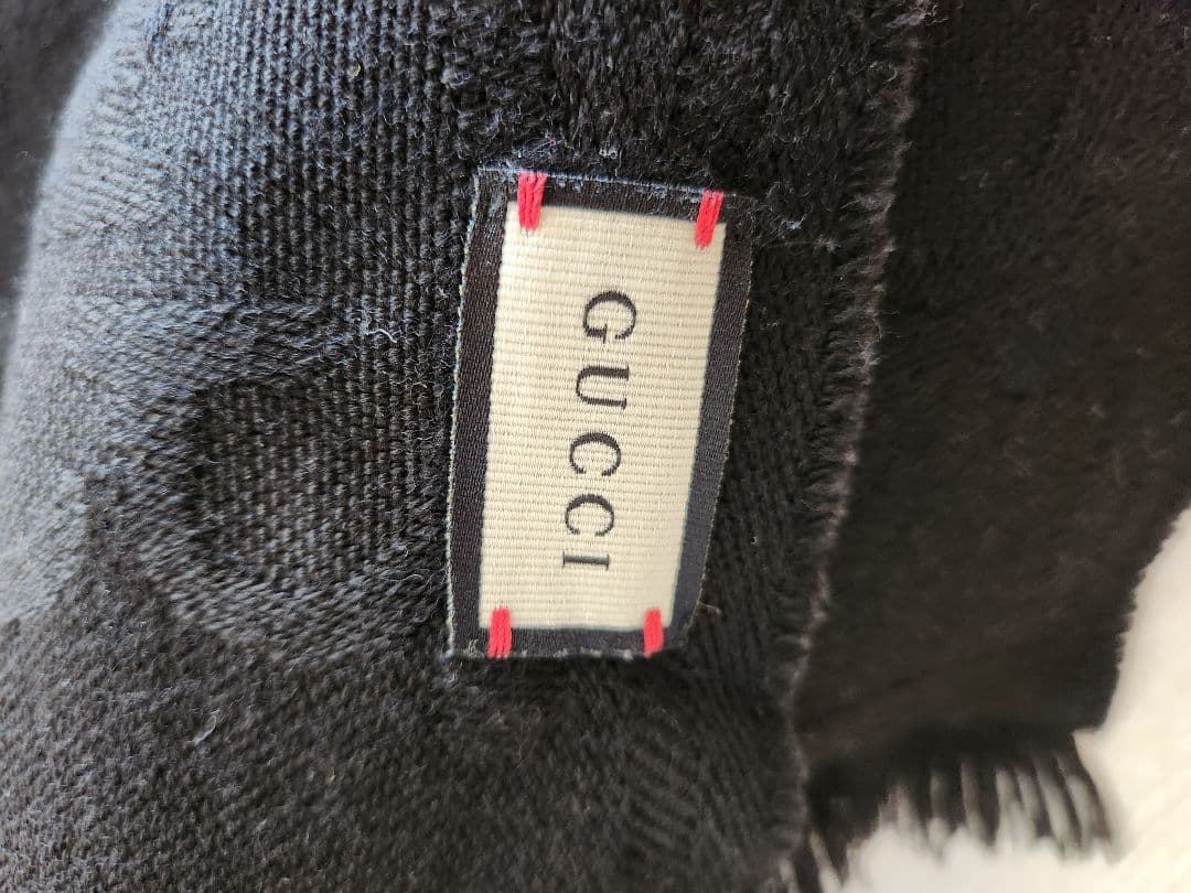 GUCCI ブラック ロゴ マフラー フリンジ付き
