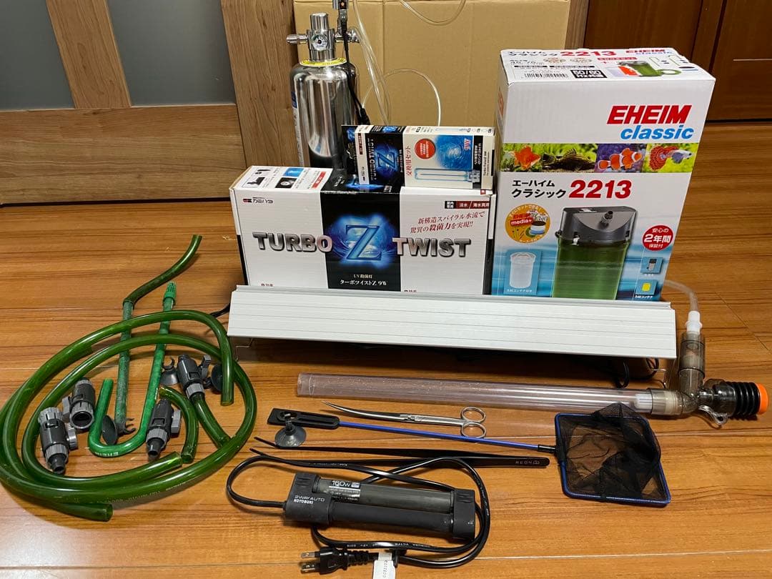 アクアリウム引退品（フィルター、CO2ジェネレーター、殺菌灯、ライト他）