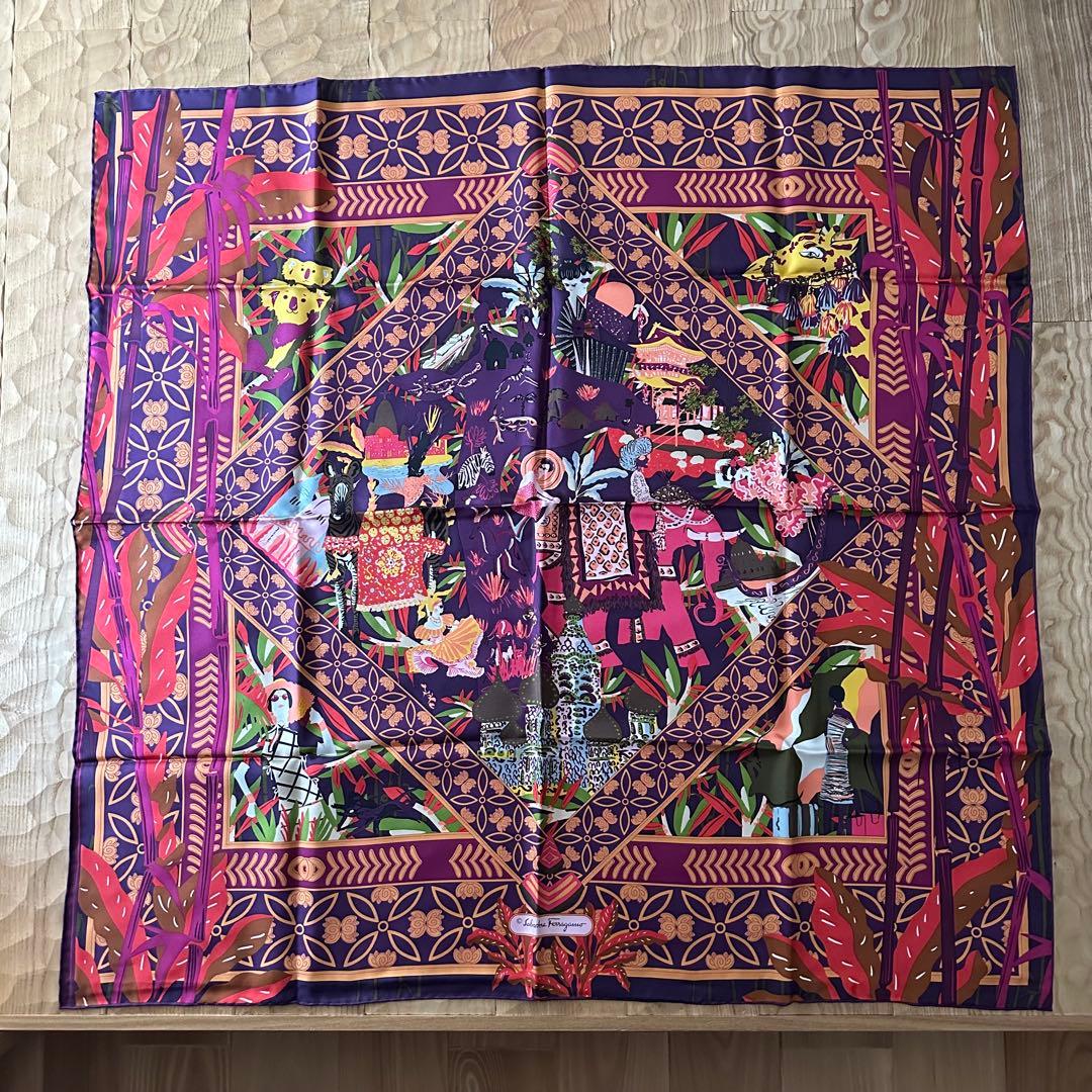 Salvatore Ferragamo シルクスカーフ パープル　動物