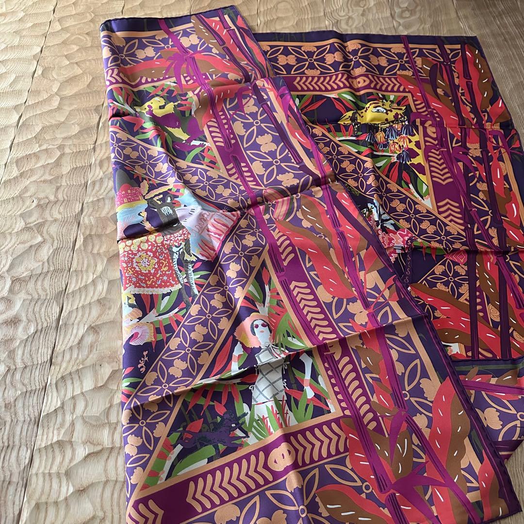 Salvatore Ferragamo シルクスカーフ パープル　動物