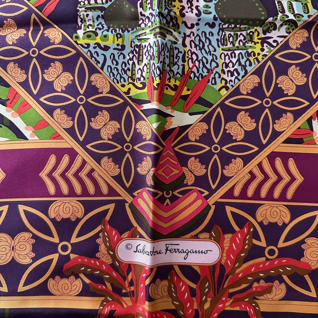 Salvatore Ferragamo シルクスカーフ パープル　動物