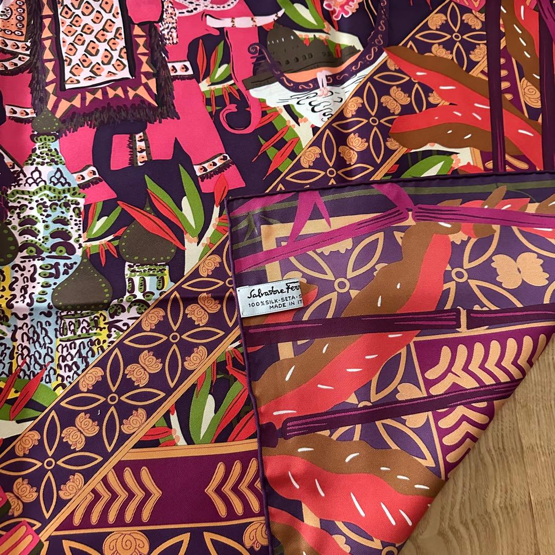 Salvatore Ferragamo シルクスカーフ パープル　動物