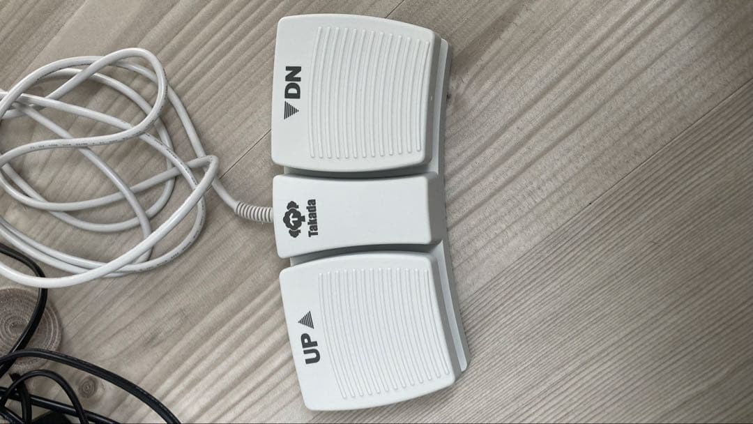 【最終値下げ】美品　高田ベッド　電動昇降式ベッド　施術ベッド　幅70cm