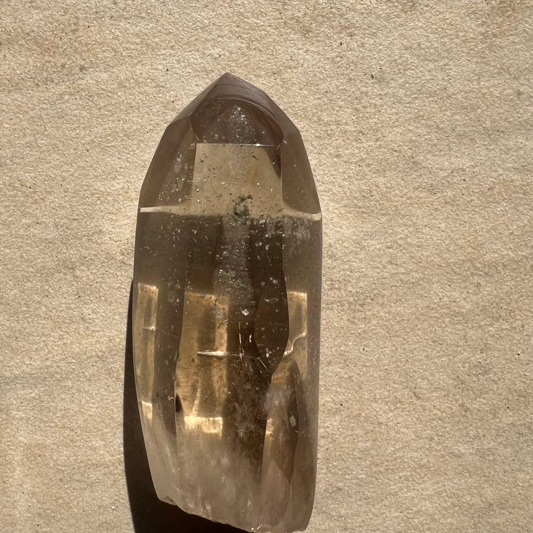 ファントムクォーツ　木製台座付き