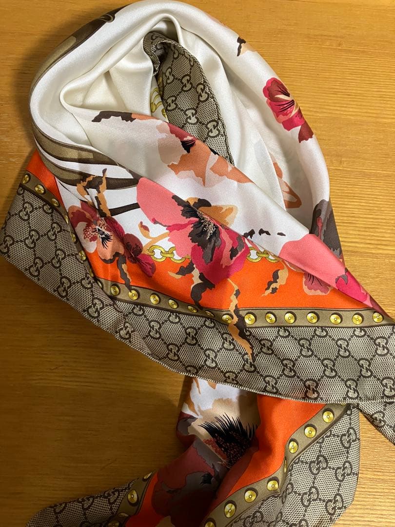 GUCCI 大判シルクスカーフ 花柄 クラシック　ヴィンテージ調