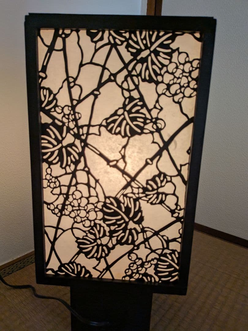 花柄透かしデザイン　間接照明 テーブルランプ