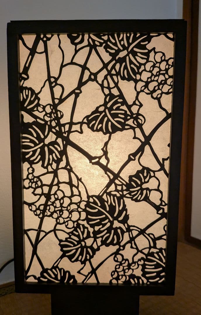 花柄透かしデザイン　間接照明 テーブルランプ