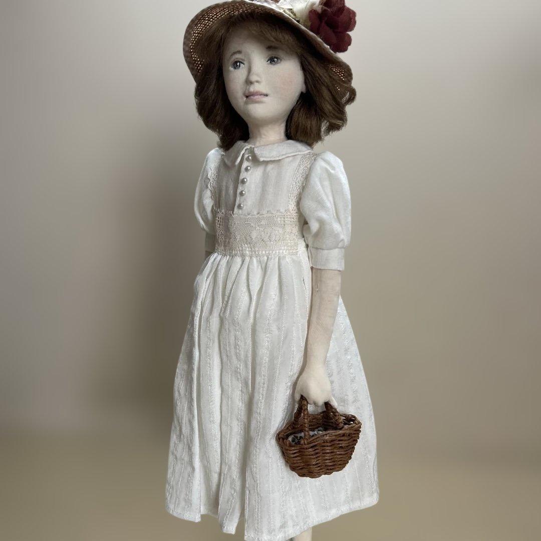 rosycraft_doll クラシックドレスの人形 白いコーデで