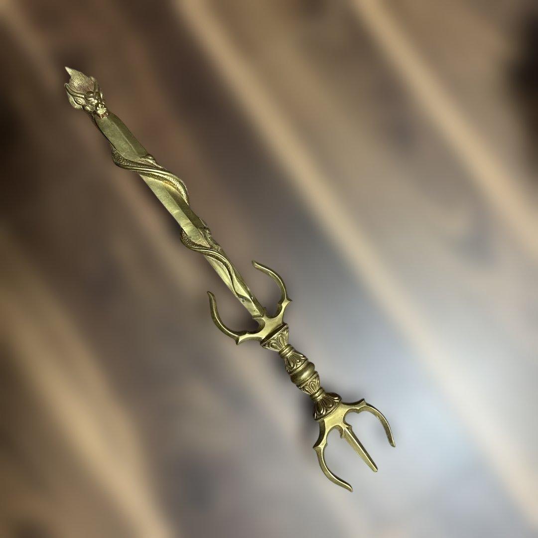 金色の装飾剣型置物　龍