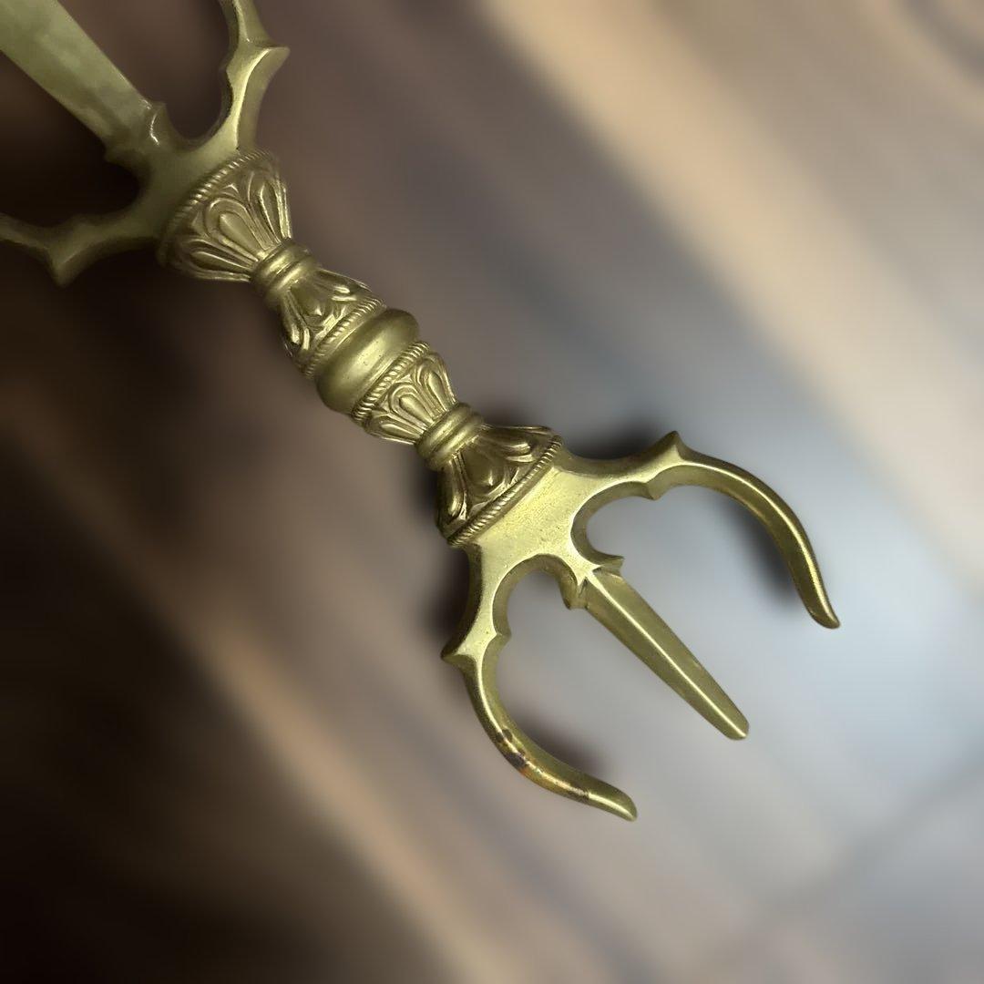 金色の装飾剣型置物　龍