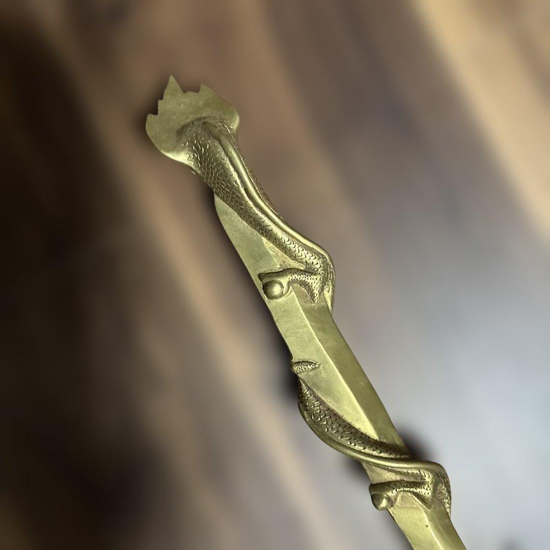 金色の装飾剣型置物　龍