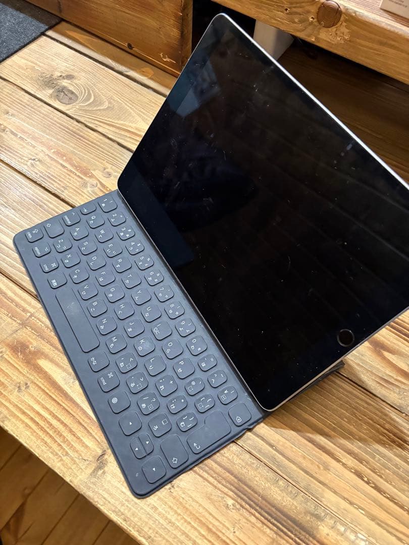 iPad pro 10.5 セルラーモデル、キーボード、充電スタンド等セット