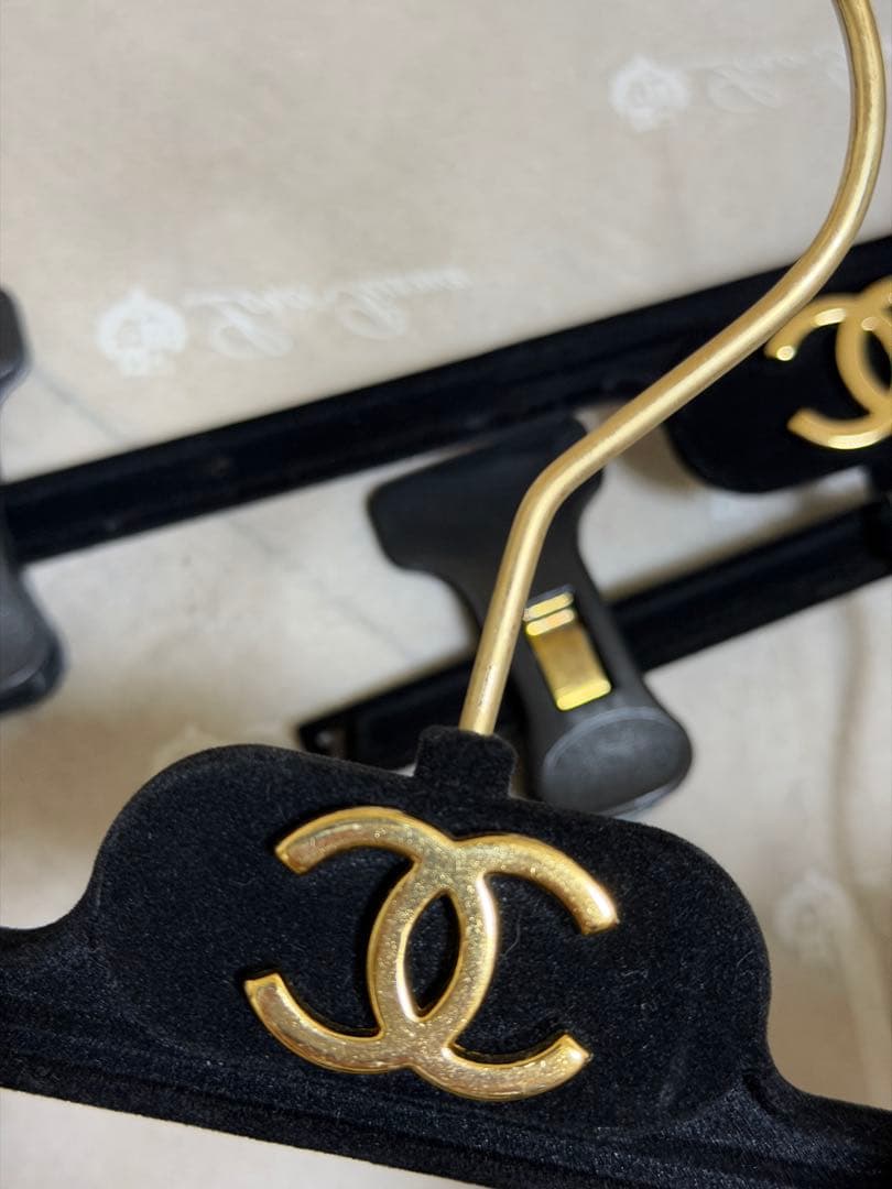 シャネル ロゴ付き衣類ハンガー 8本セット