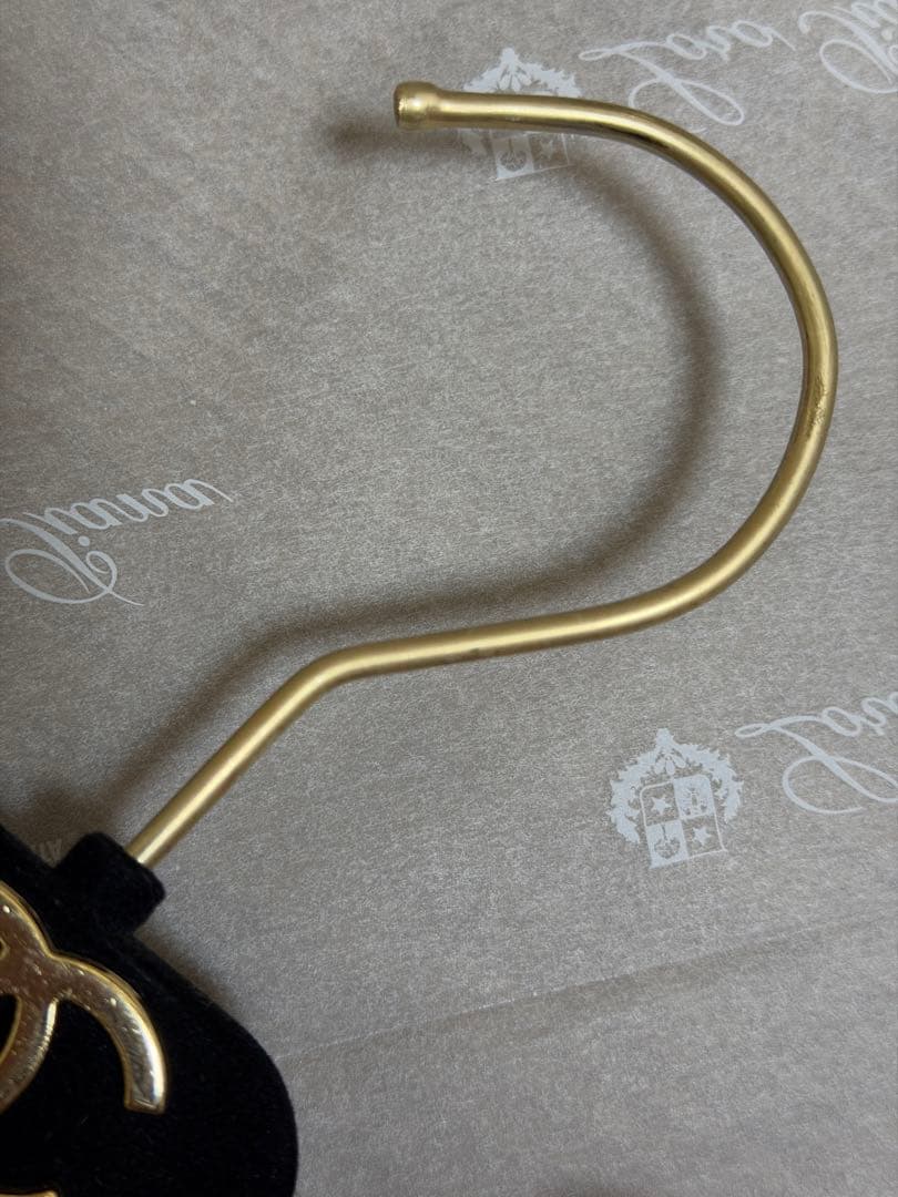 シャネル ロゴ付き衣類ハンガー 8本セット