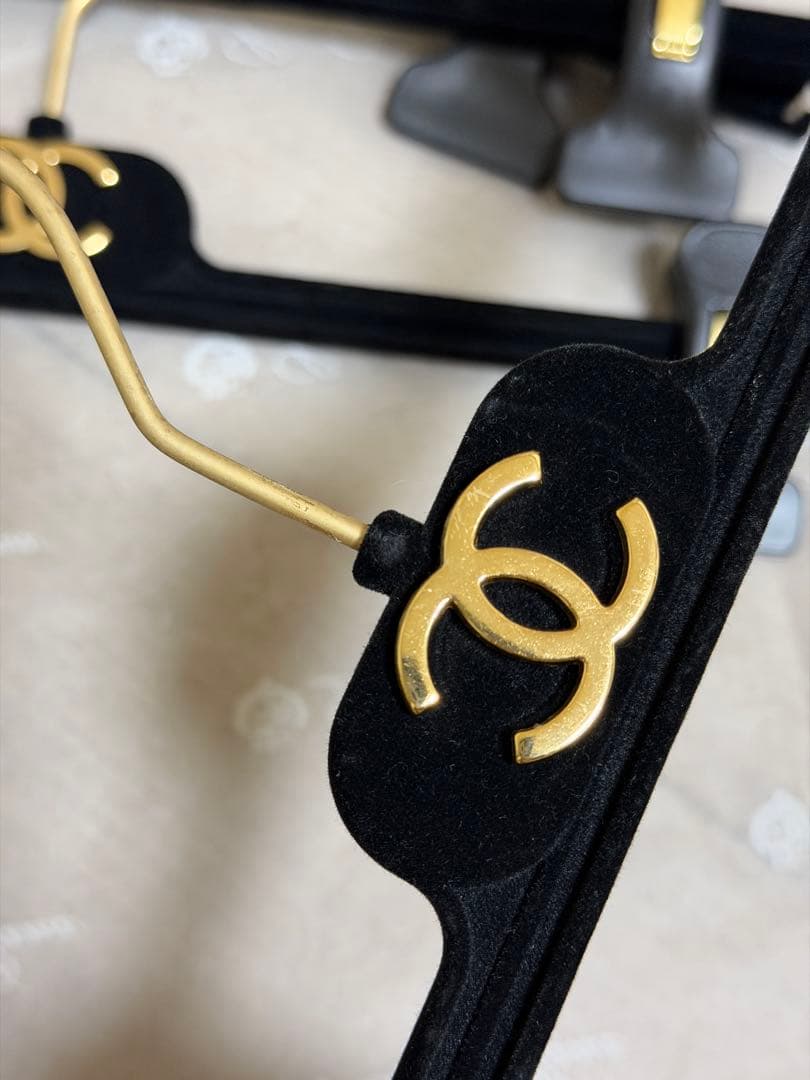 シャネル ロゴ付き衣類ハンガー 8本セット