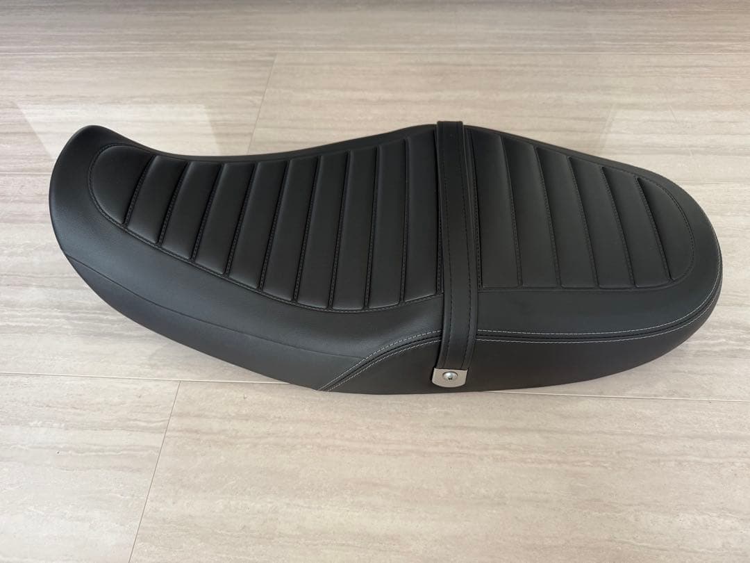 2025年z900rs se純正シート