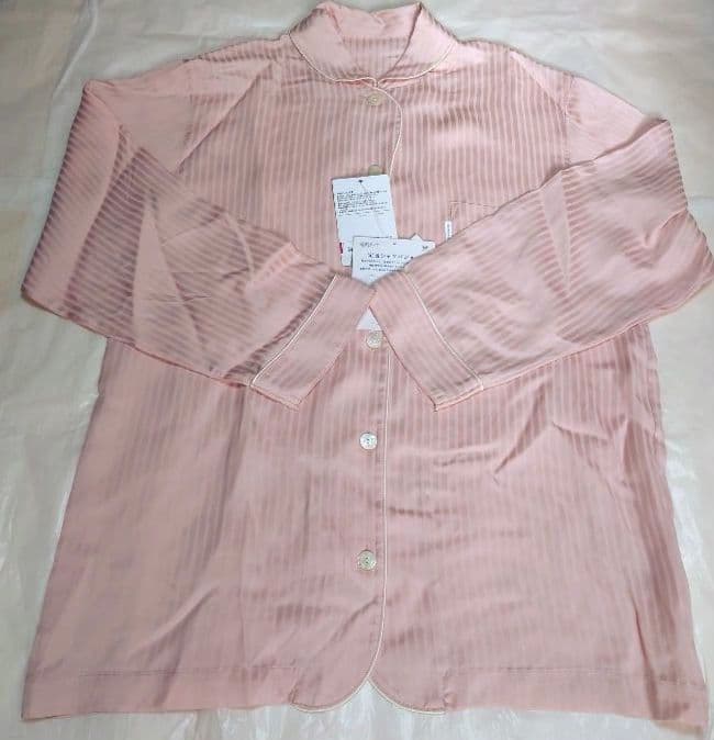 新品タグ付き 高級 睡眠科学 パジャマ ルームウェア サテン ストライプ M