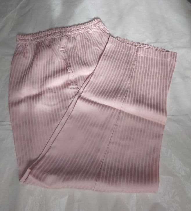 新品タグ付き 高級 睡眠科学 パジャマ ルームウェア サテン ストライプ M