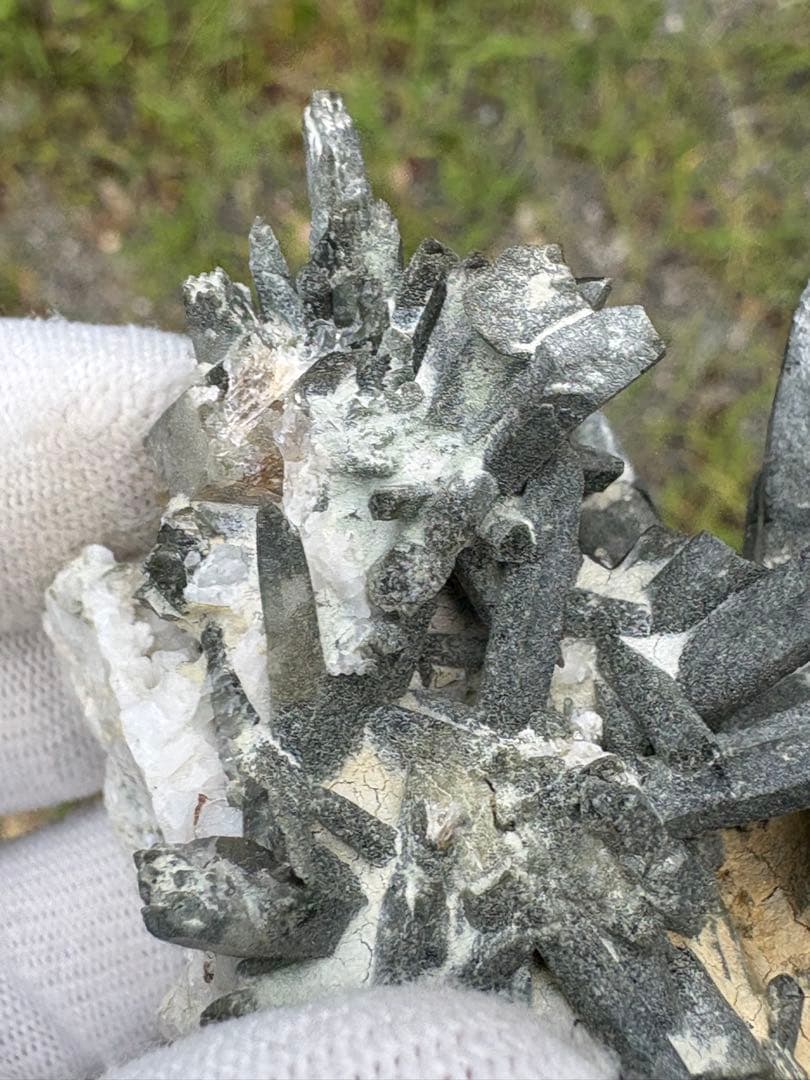 【匿名は発送】ガネッシュヒマール産 クローライト内包水晶