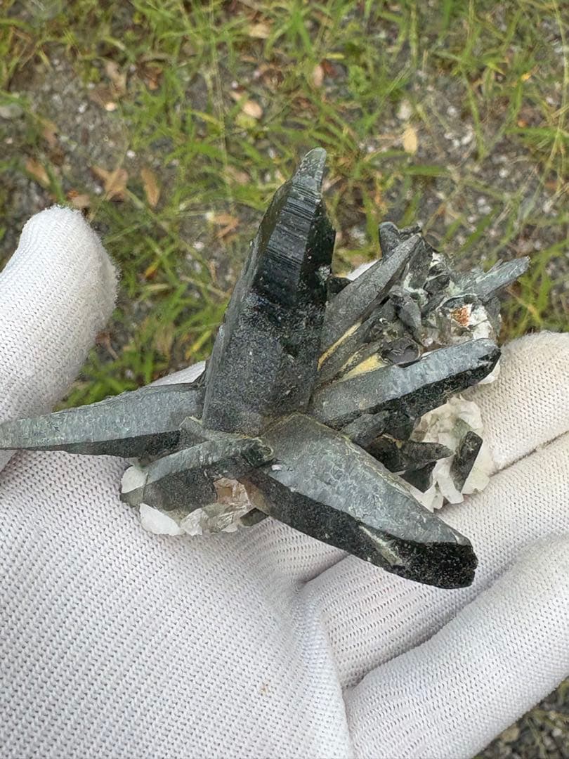 【匿名は発送】ガネッシュヒマール産 クローライト内包水晶