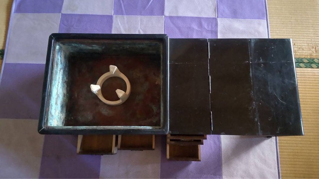 1080です☆彡火鉢．囲炉裏．木製箱火鉢引き出し、折りたたみテーブル付き