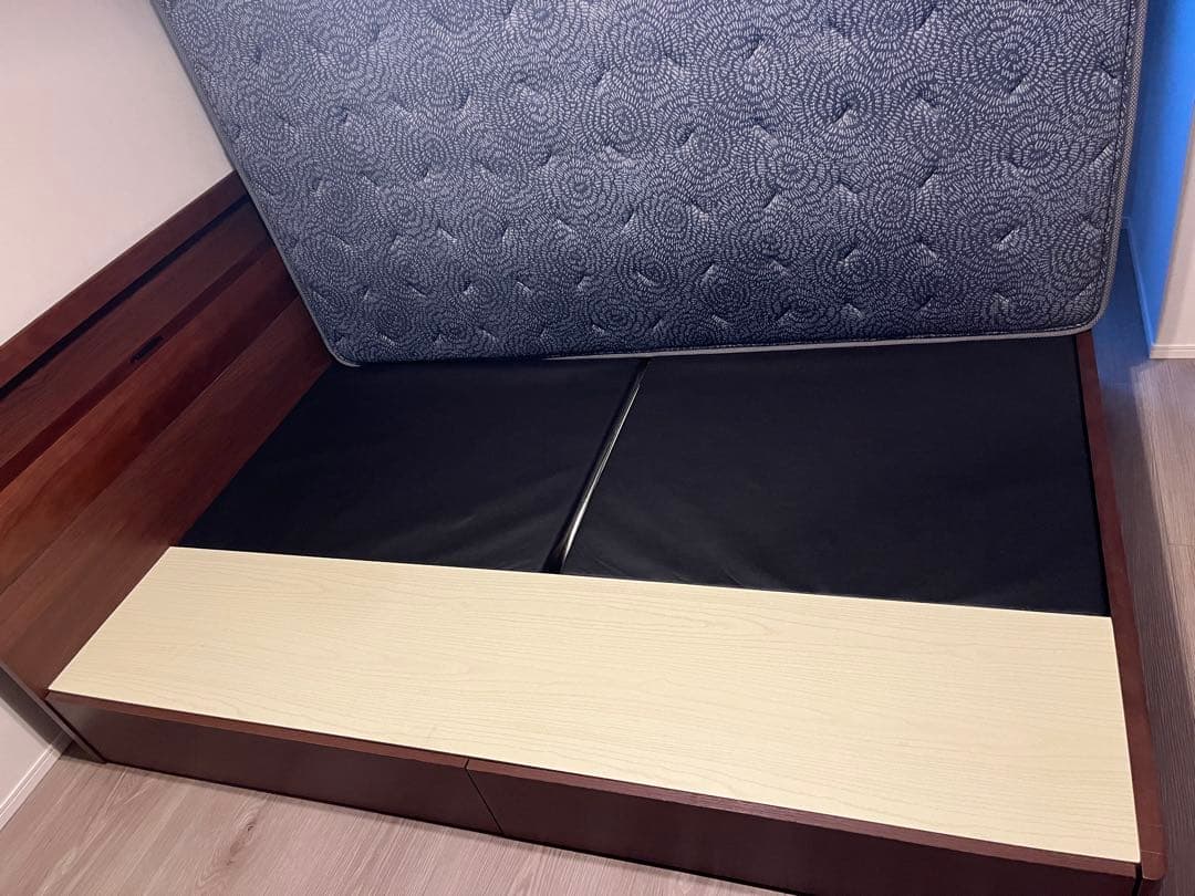 ニトリ　棚・コンセント付きベッドフレーム(ダブル）　たのめる便2.5万込み