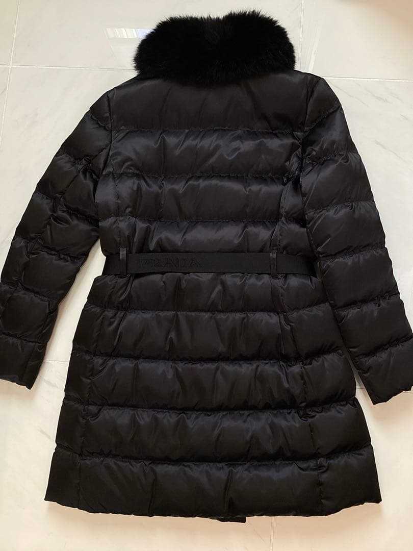 る*ん様 PRADA ブラック ダウンジャケット リアルファー付 42 紙袋付き
