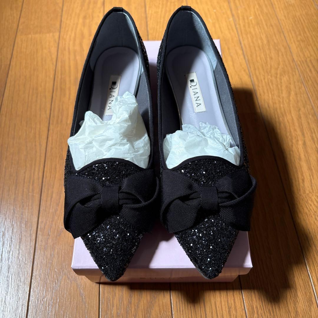 DIANA ブラック ポインテッドトゥシューズ
